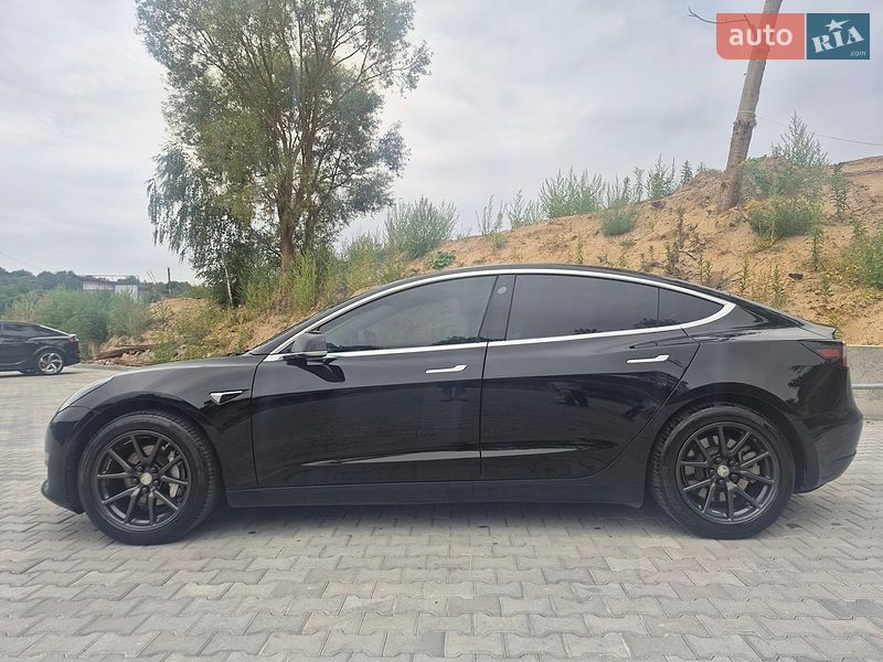 Седан Tesla Model 3 2019 в Львові