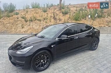 Седан Tesla Model 3 2019 в Львові