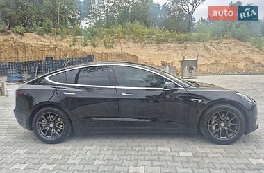 Седан Tesla Model 3 2019 в Львові