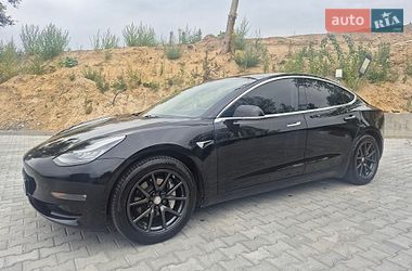 Седан Tesla Model 3 2019 в Львові