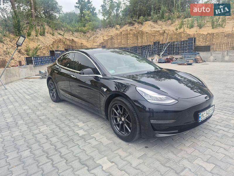 Седан Tesla Model 3 2019 в Львові