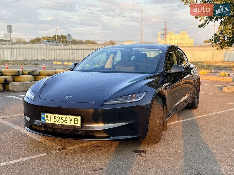 Tesla Model 3, фото з оголошення