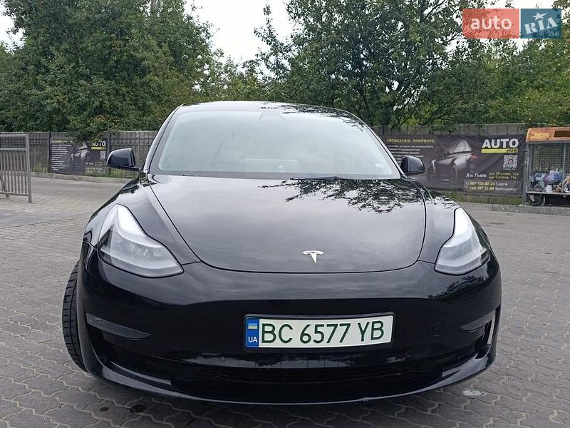 Седан Tesla Model 3 2021 в Львове