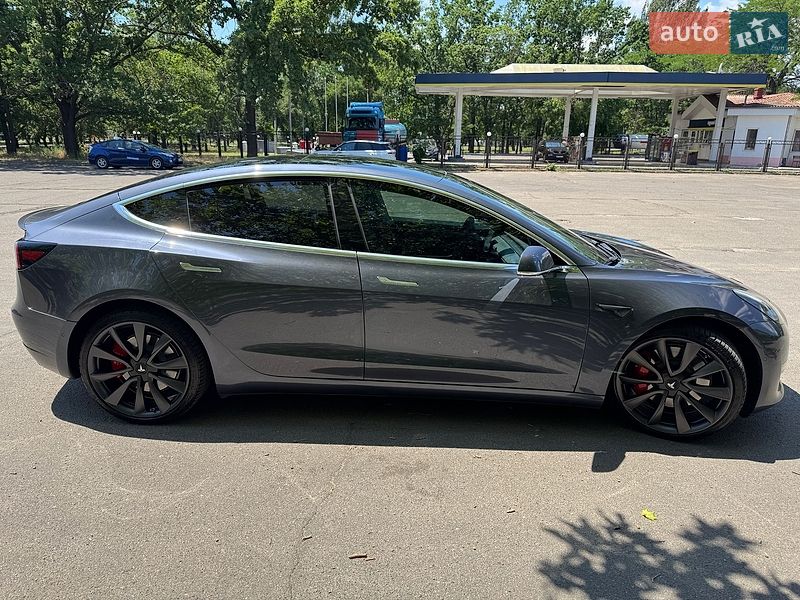 Седан Tesla Model 3 2020 в Миколаєві