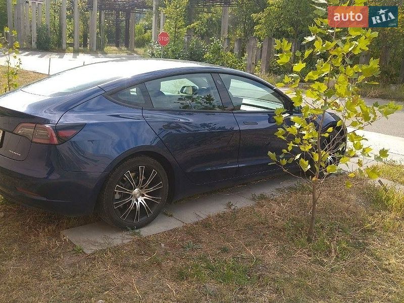 Tesla Model 3, фото из объявления