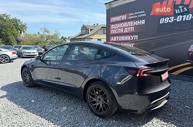 Седан Tesla Model 3 2025 в Стрию