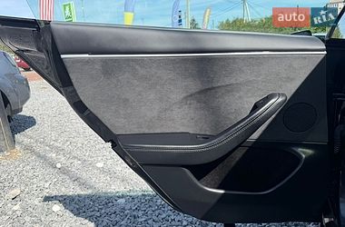 Седан Tesla Model 3 2025 в Стрию