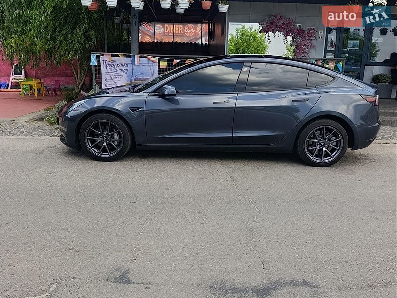 Седан Tesla Model 3 2022 в Киеве