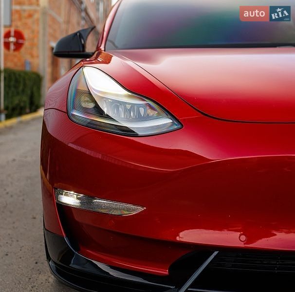 Седан Tesla Model 3 2021 в Заліщиках