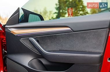 Седан Tesla Model 3 2021 в Заліщиках