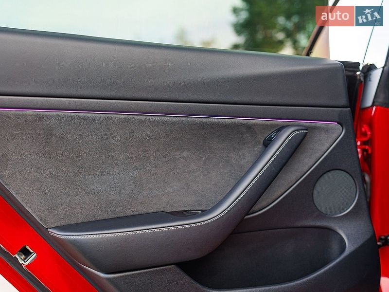 Седан Tesla Model 3 2021 в Заліщиках