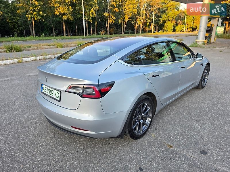 Седан Tesla Model 3 2018 в Дніпрі