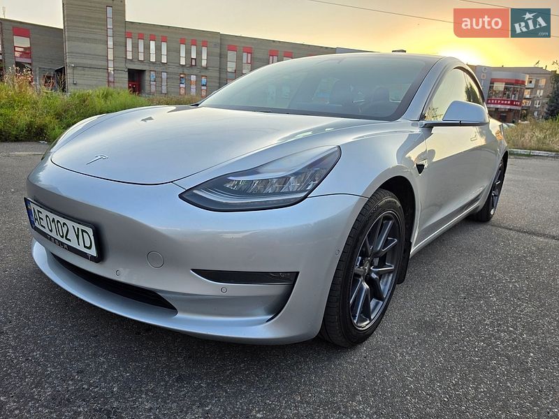 Седан Tesla Model 3 2018 в Дніпрі