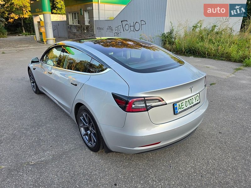 Седан Tesla Model 3 2018 в Дніпрі
