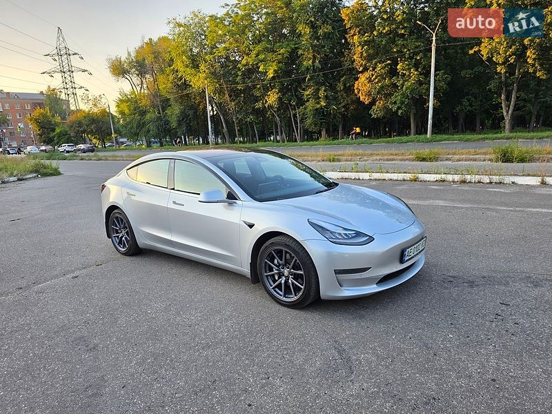 Седан Tesla Model 3 2018 в Дніпрі