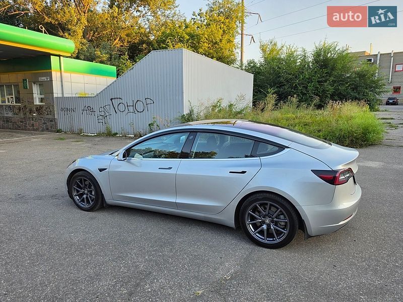 Седан Tesla Model 3 2018 в Дніпрі