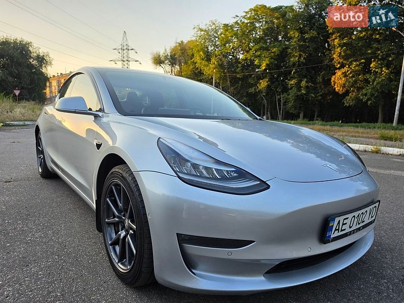 Седан Tesla Model 3 2018 в Дніпрі