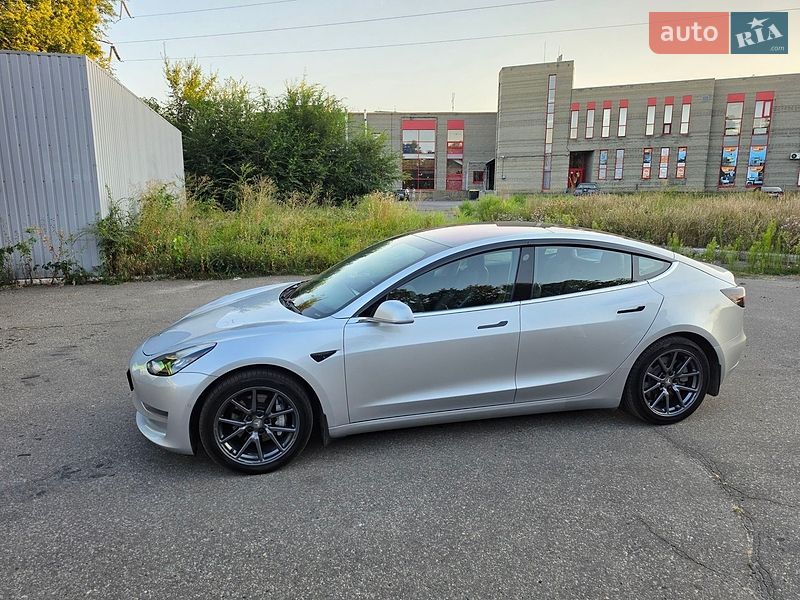 Седан Tesla Model 3 2018 в Дніпрі