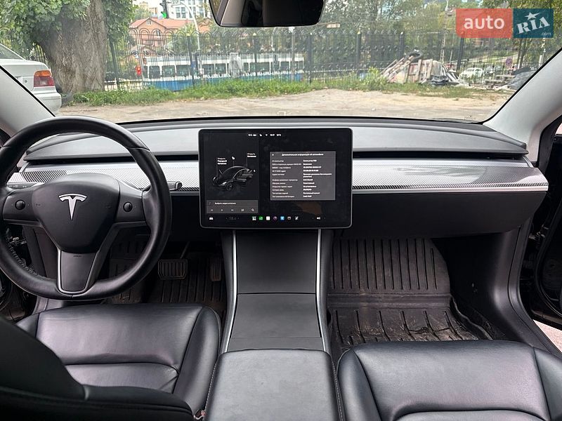Седан Tesla Model 3 2019 в Виннице