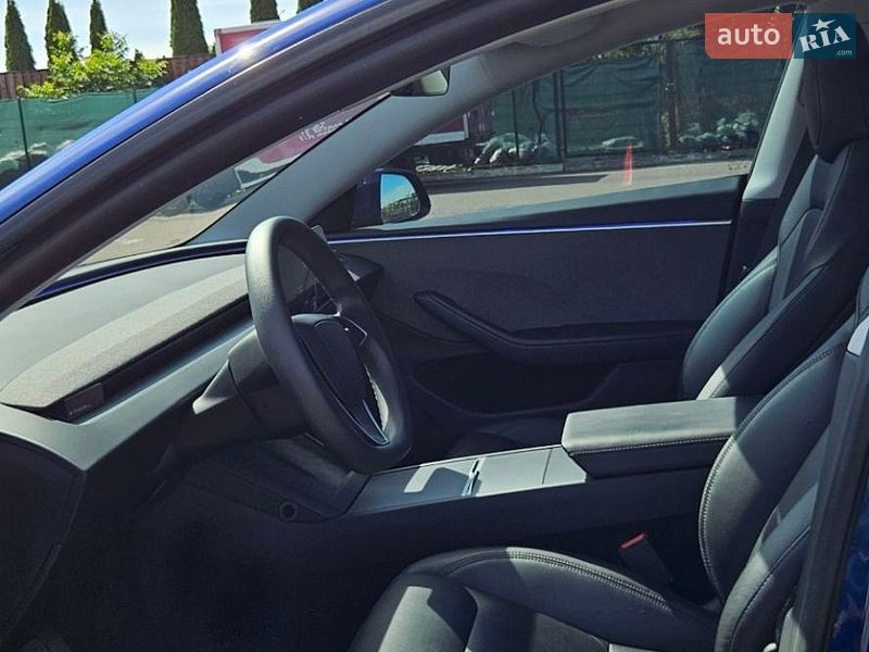 Седан Tesla Model 3 2024 в Львові