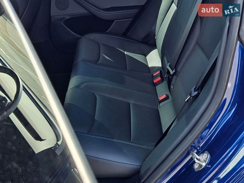 Седан Tesla Model 3 2024 в Львові
