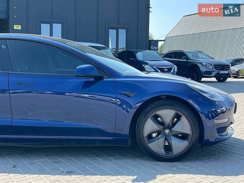 Седан Tesla Model 3 2019 в Львове
