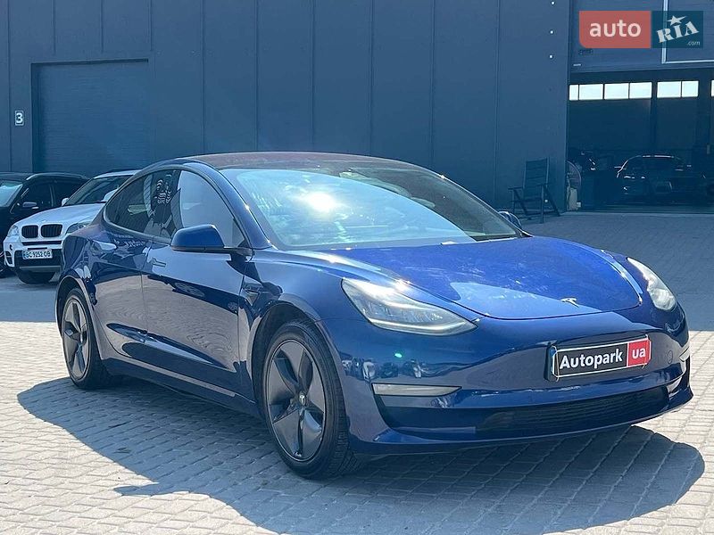 Седан Tesla Model 3 2019 в Львове