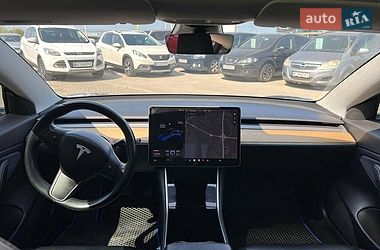 Седан Tesla Model 3 2019 в Львове