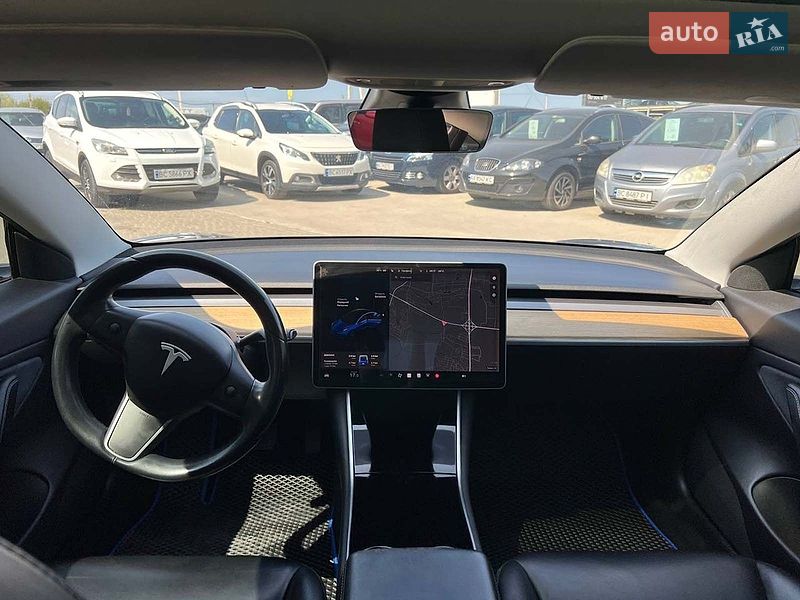 Седан Tesla Model 3 2019 в Львове