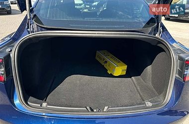 Седан Tesla Model 3 2019 в Львове