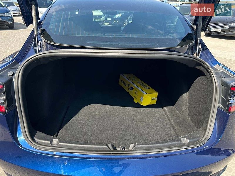 Седан Tesla Model 3 2019 в Львове