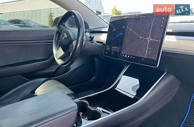 Седан Tesla Model 3 2019 в Львове