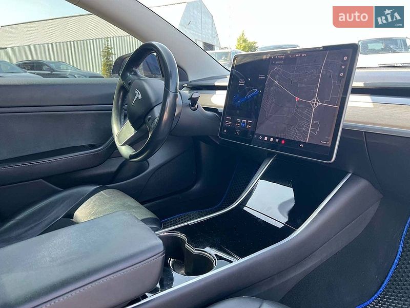 Седан Tesla Model 3 2019 в Львове