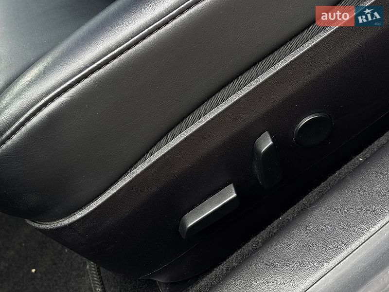 Седан Tesla Model 3 2019 в Білогородці