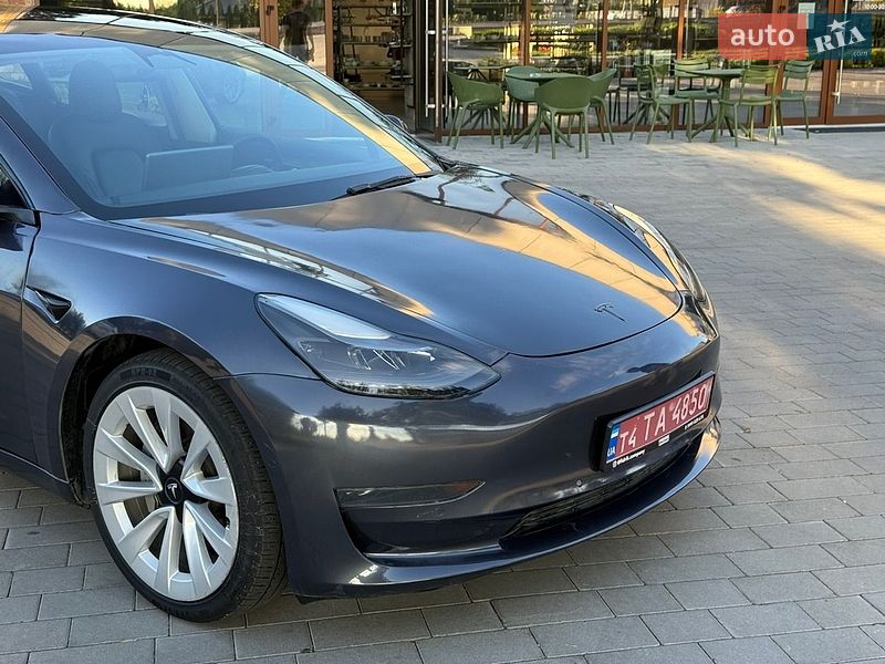 Седан Tesla Model 3 2022 в Луцьку