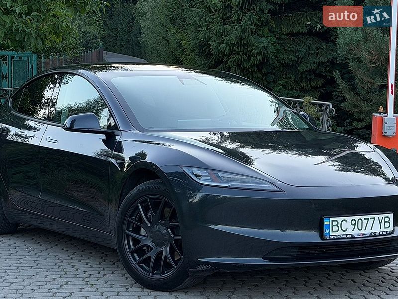 Седан Tesla Model 3 2024 в Львові