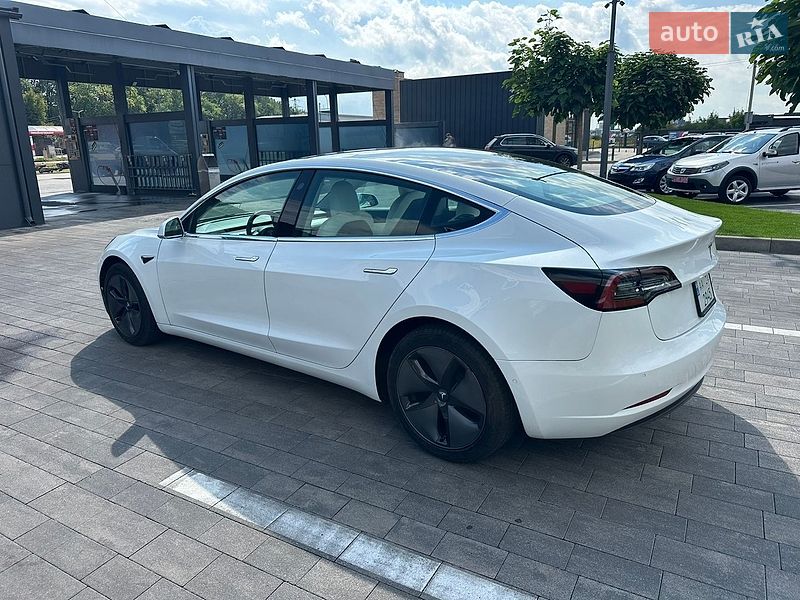 Седан Tesla Model 3 2019 в Луцке
