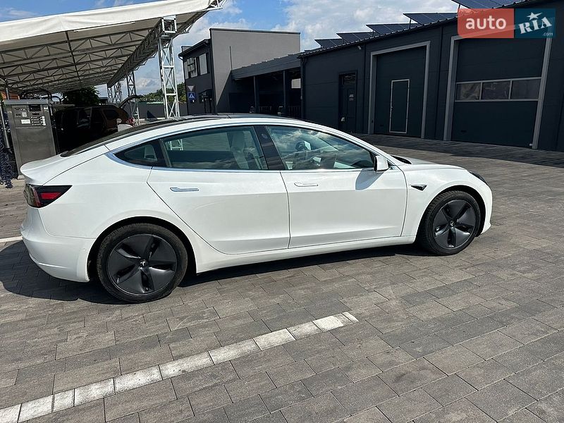 Седан Tesla Model 3 2019 в Луцке