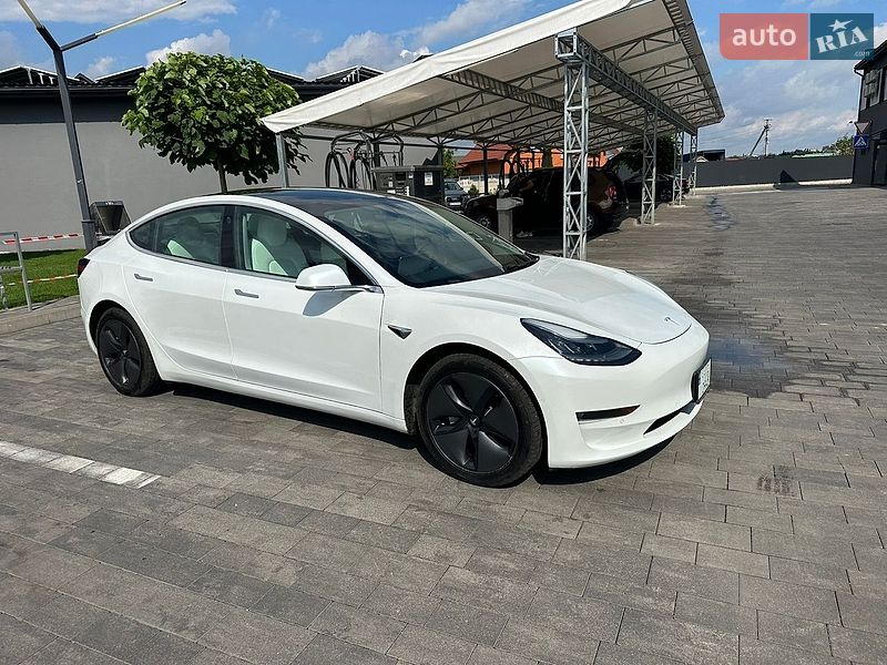 Седан Tesla Model 3 2019 в Луцке