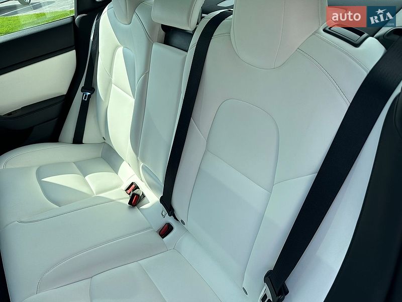Седан Tesla Model 3 2019 в Луцке