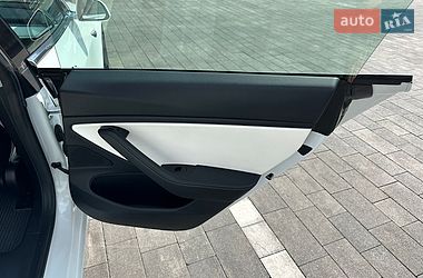 Седан Tesla Model 3 2019 в Луцке