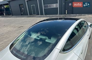 Седан Tesla Model 3 2019 в Луцке