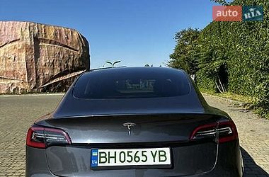 Седан Tesla Model 3 2022 в Виннице
