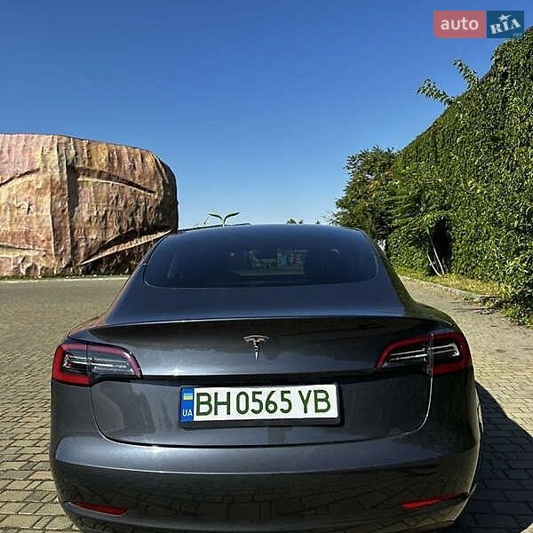 Седан Tesla Model 3 2022 в Виннице