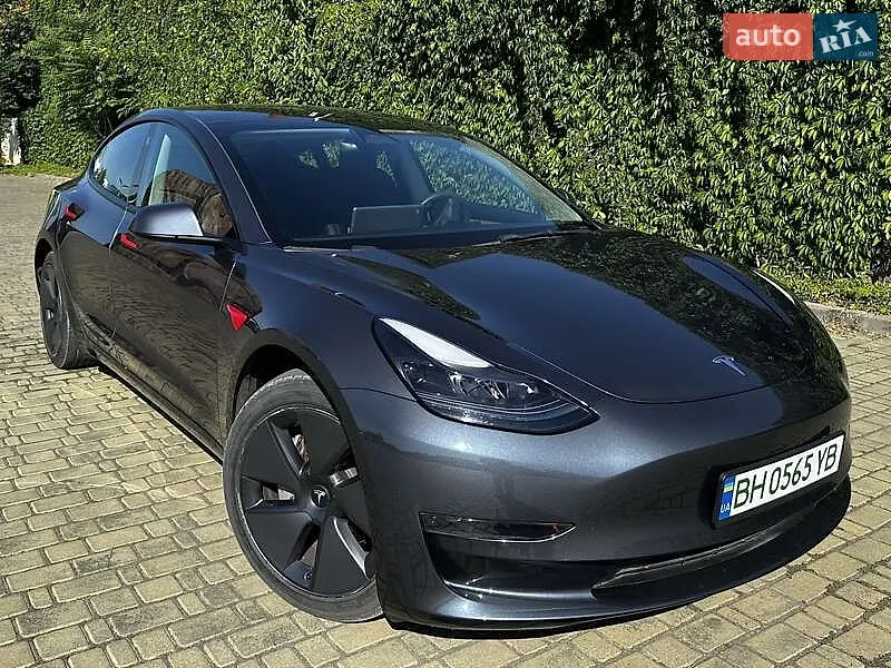 Tesla Model 3 2022
