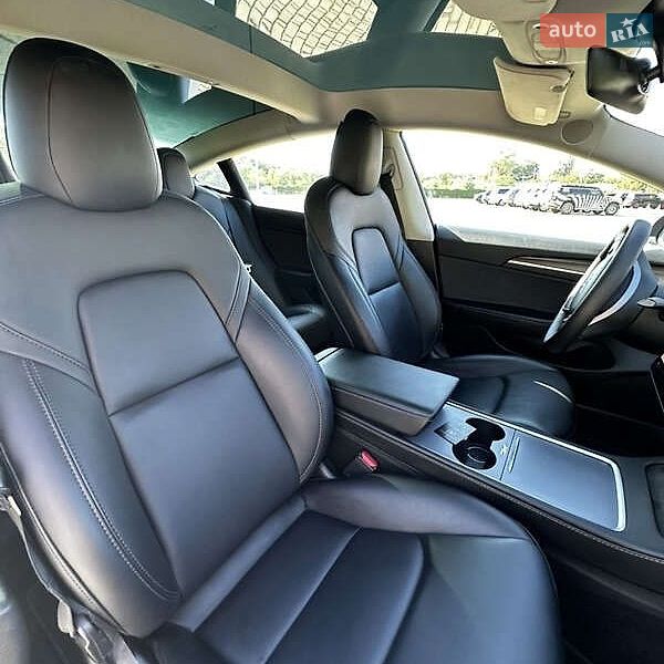 Седан Tesla Model 3 2022 в Виннице