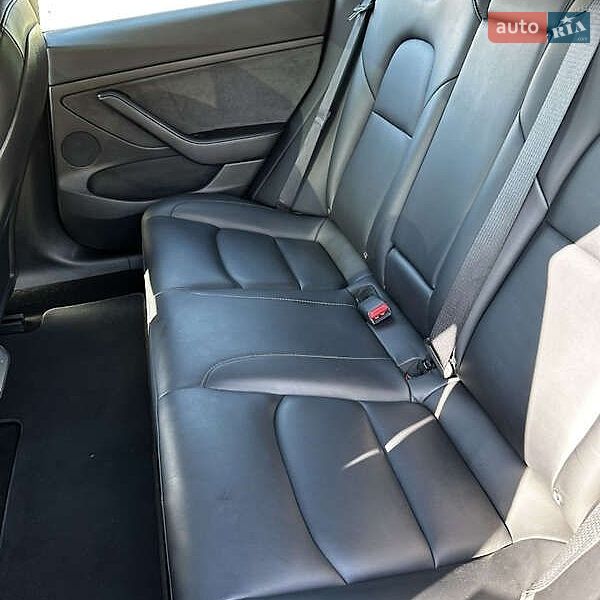 Седан Tesla Model 3 2022 в Виннице