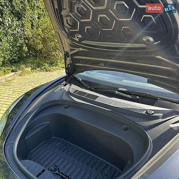 Седан Tesla Model 3 2022 в Виннице