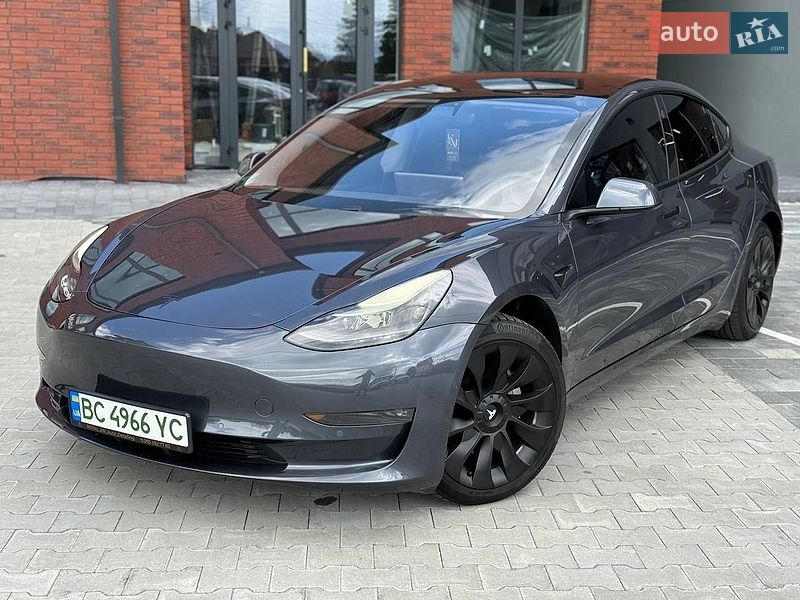 Седан Tesla Model 3 2021 в Коломиї