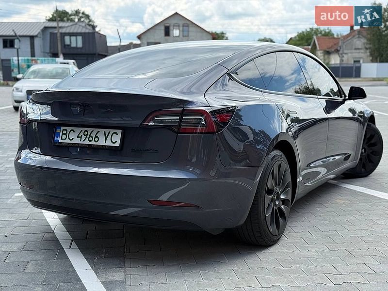 Седан Tesla Model 3 2021 в Коломиї